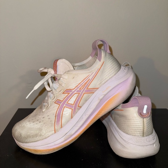 Asics Cream and Pink Athletic Sneakers nimbus 27 - Picture 4 of 4